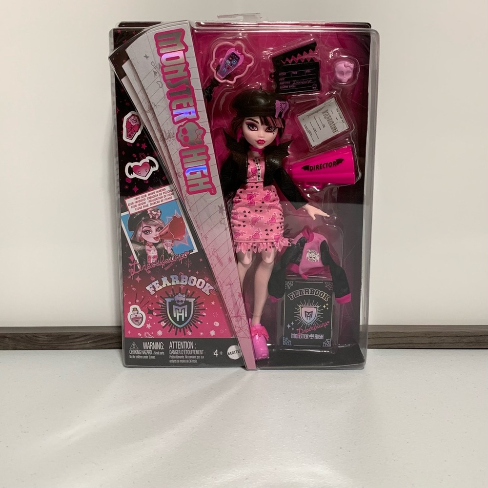 Monster High® Draculaura™ Fearbook Fashion Doll with Accessories-New
